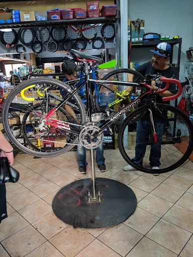 Imagen de Bajadventours Bike Shop & Lounge