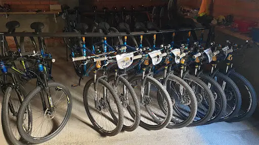 Negocio de bicicletas en Hervas