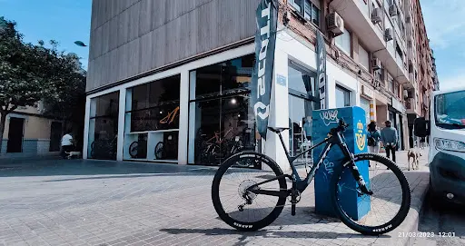 Imagen de Maquina Bikes: Bicicletas - Scooters Eléctricos Ecooter