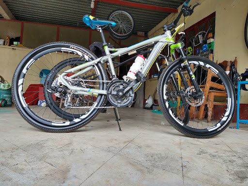 Taller de bicicletas Taller de bicicletas Bike repair Dajuma