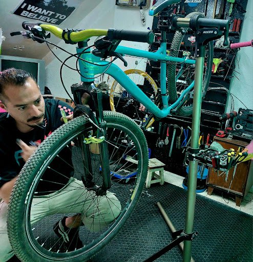 Taller de bicicletas ovni bike workshop